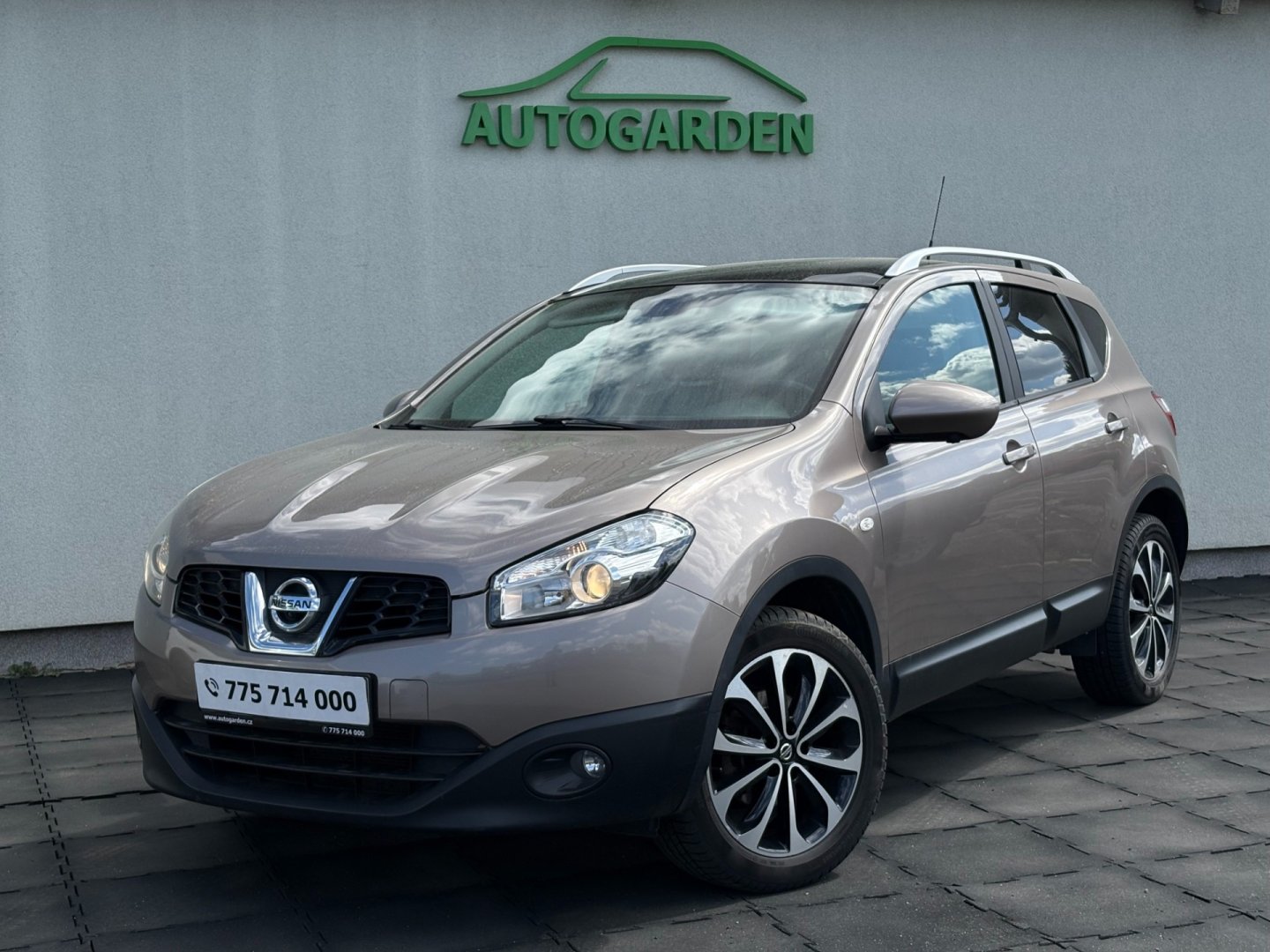 Nissan Qashqai 1.6i 86kW panorama 360kamery