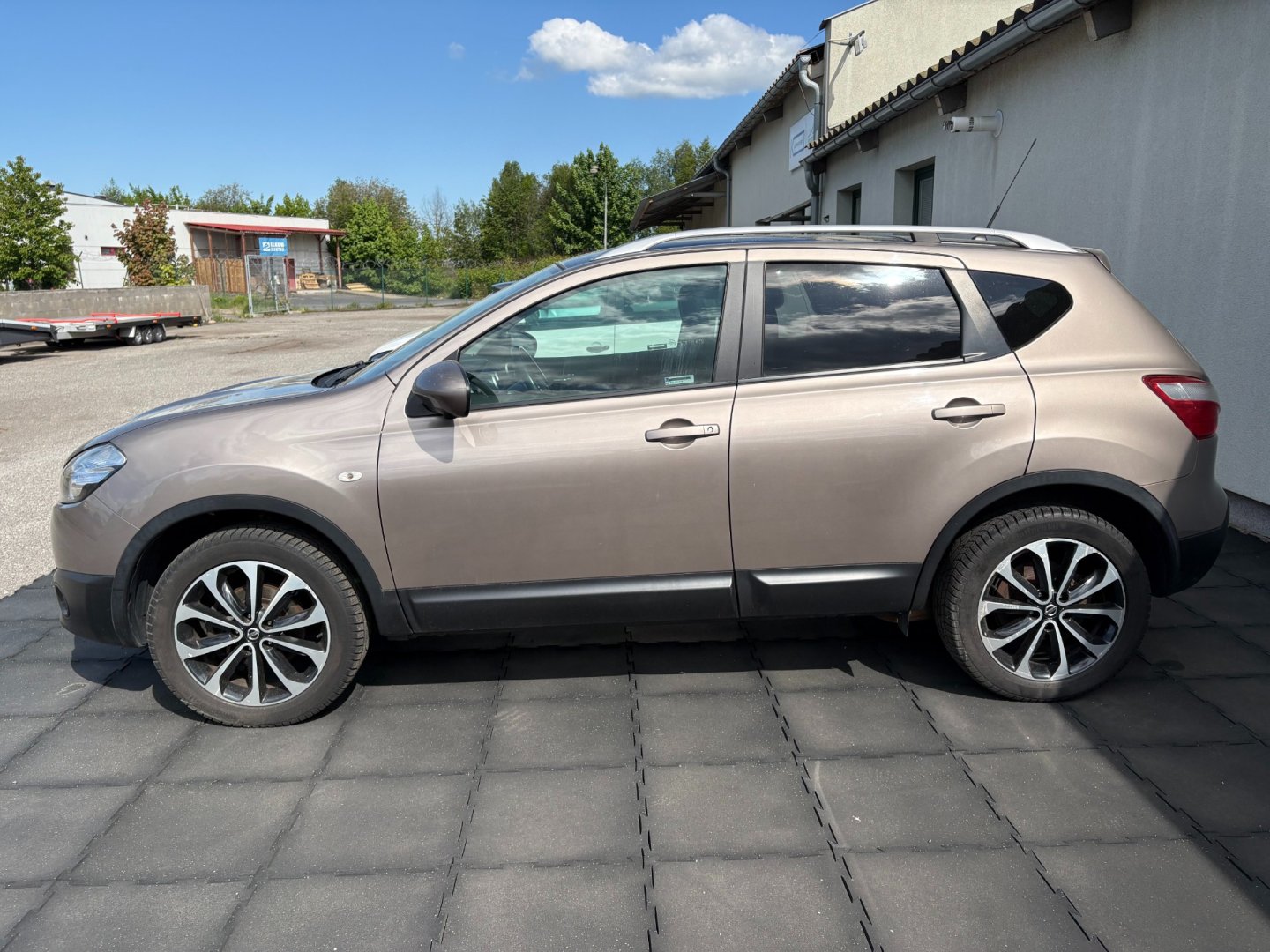 Nissan Qashqai 1.6i 86kW panorama 360kamery