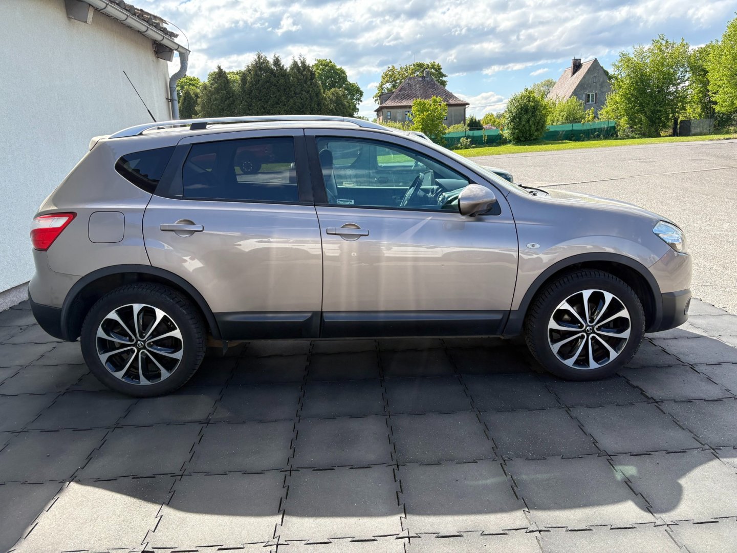 Nissan Qashqai 1.6i 86kW panorama 360kamery