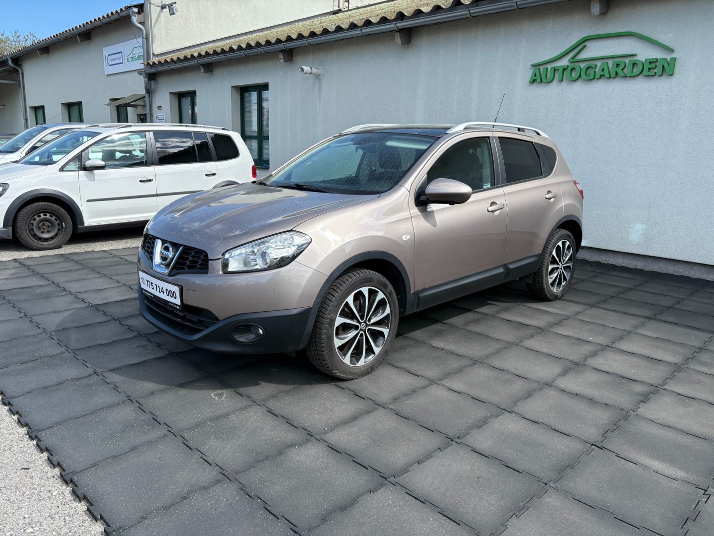 Nissan Qashqai 1.6i 86kW panorama 360kamery
