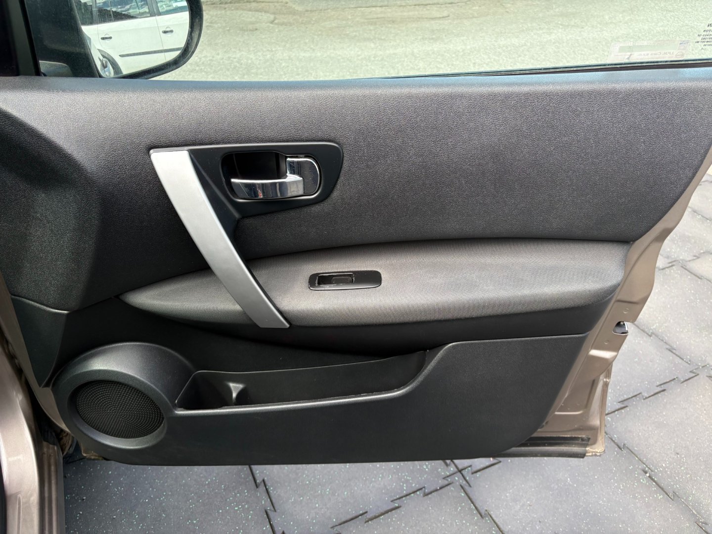 Nissan Qashqai 1.6i 86kW panorama 360kamery