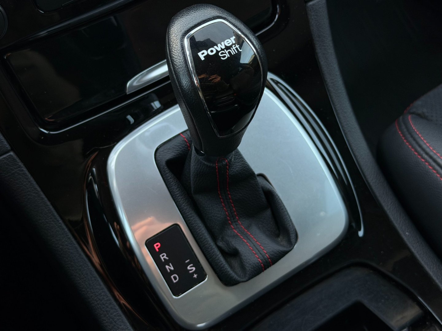 Ford S-MAX 2.0i 176kW ST Automat nová STK