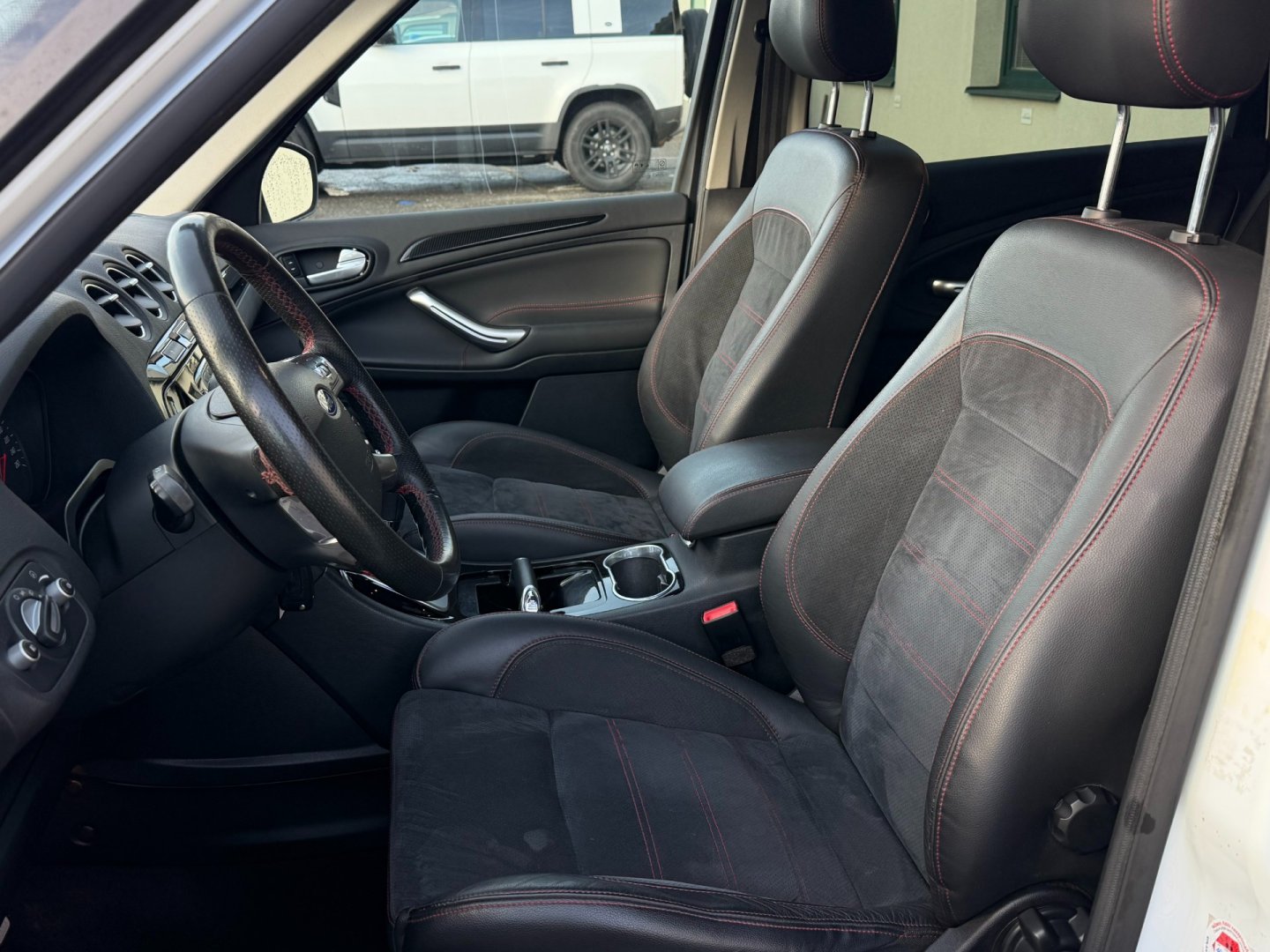 Ford S-MAX 2.0i 176kW ST Automat nová STK