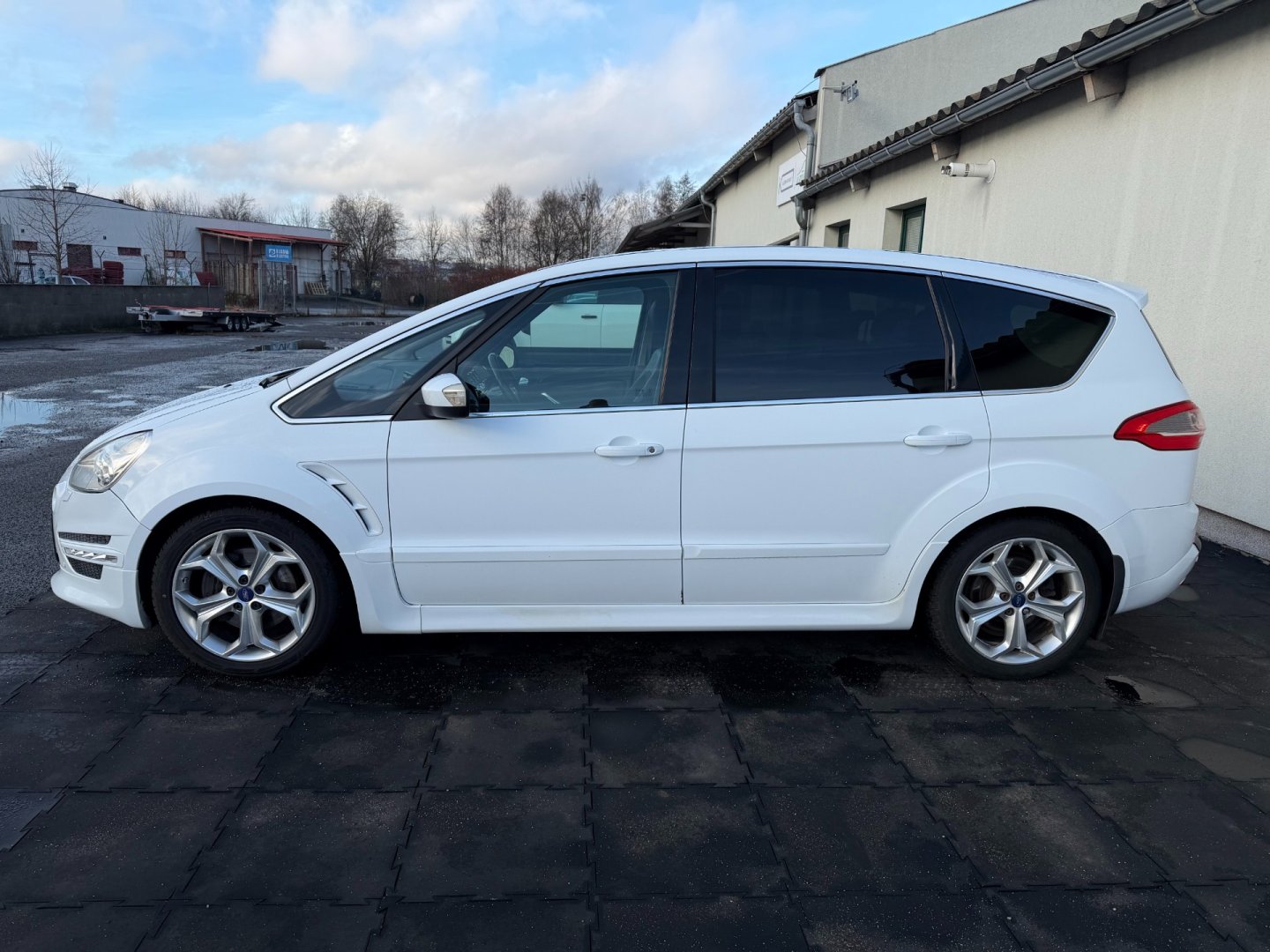 Ford S-MAX 2.0i 176kW ST Automat nová STK