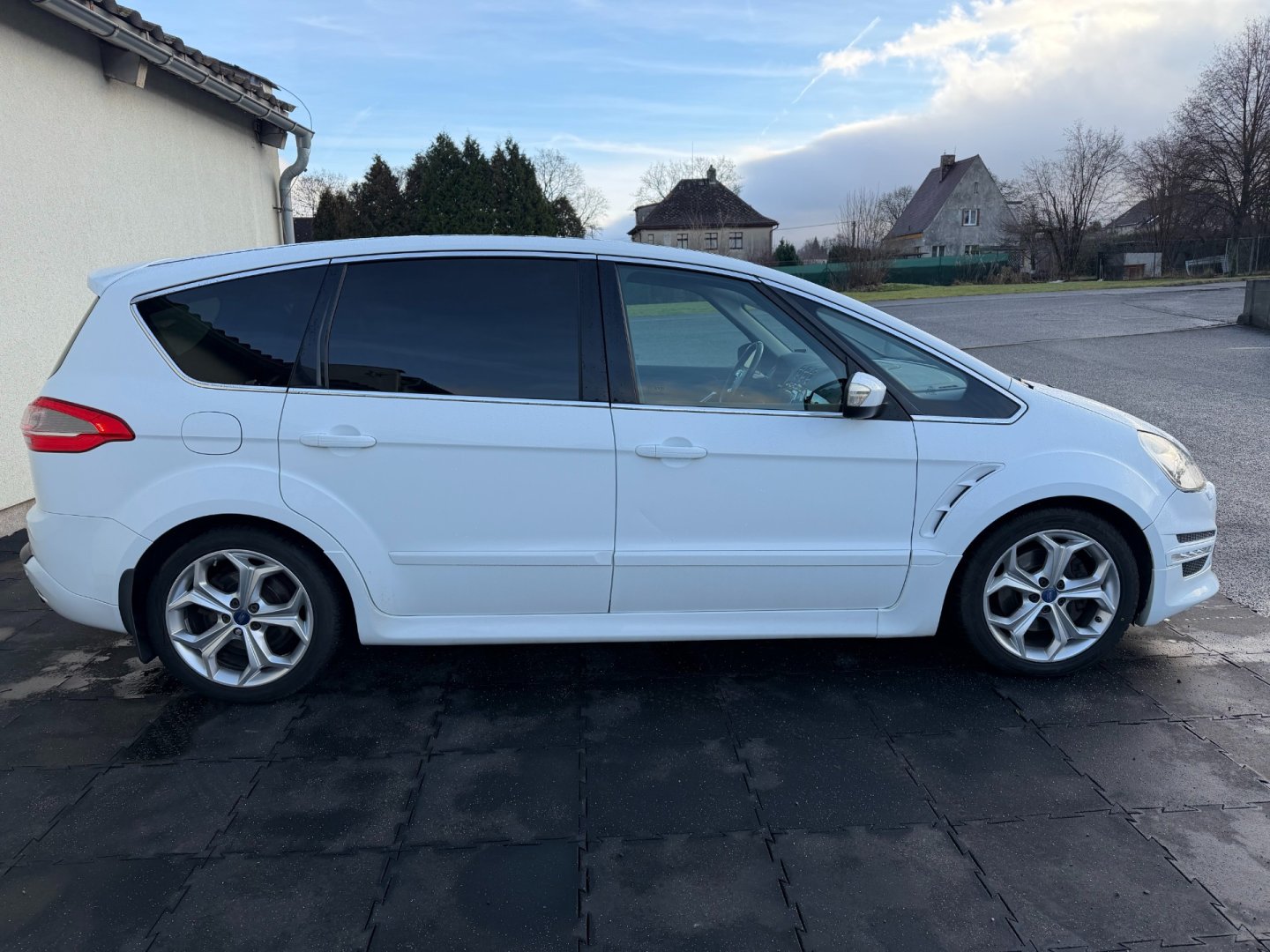 Ford S-MAX 2.0i 176kW ST Automat nová STK