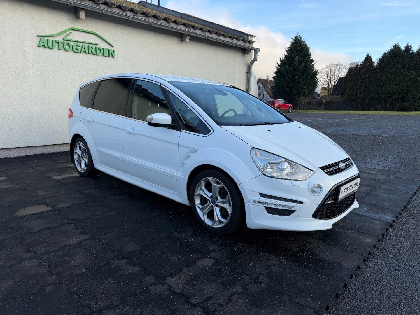Ford S-MAX 2.0i 176kW ST Automat nová STK
