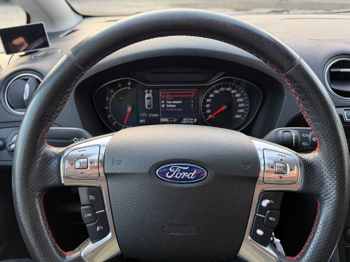 Ford S-MAX 2.0i 176kW ST Automat nová STK