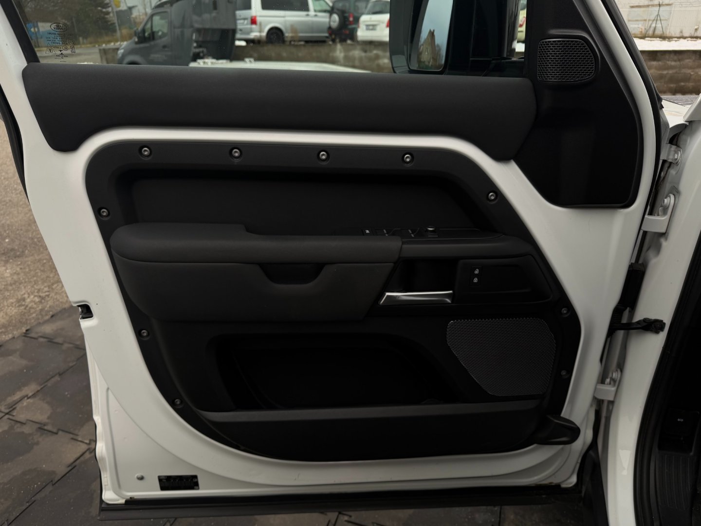 Land Rover Defender D240 177kW DPH záruka do 11/28