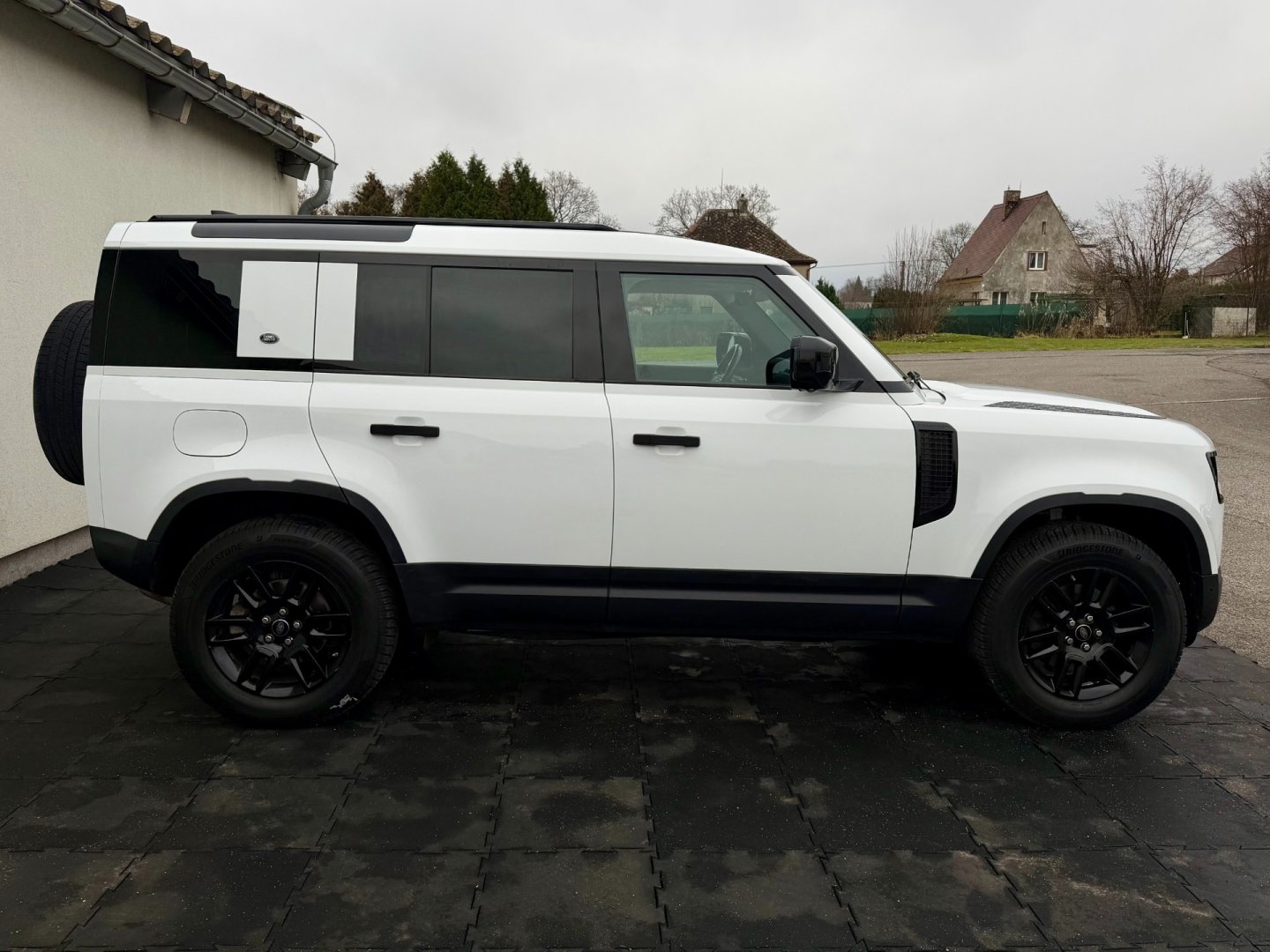 Land Rover Defender D240 177kW DPH záruka do 11/28