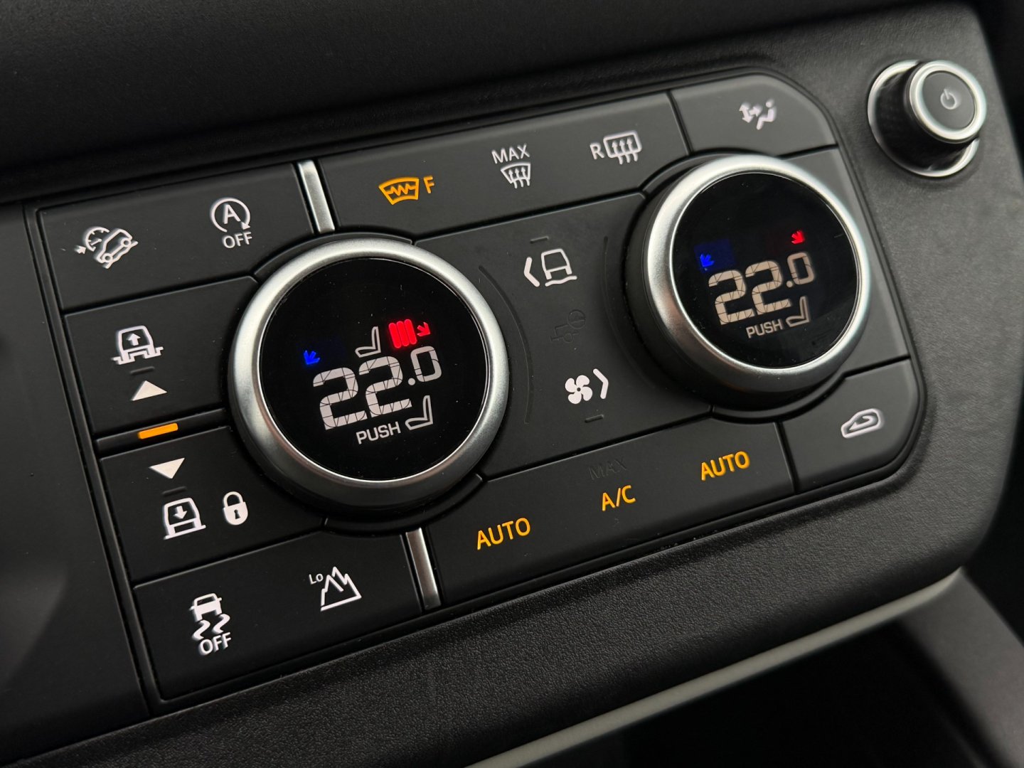 Land Rover Defender D240 177kW DPH záruka do 11/28