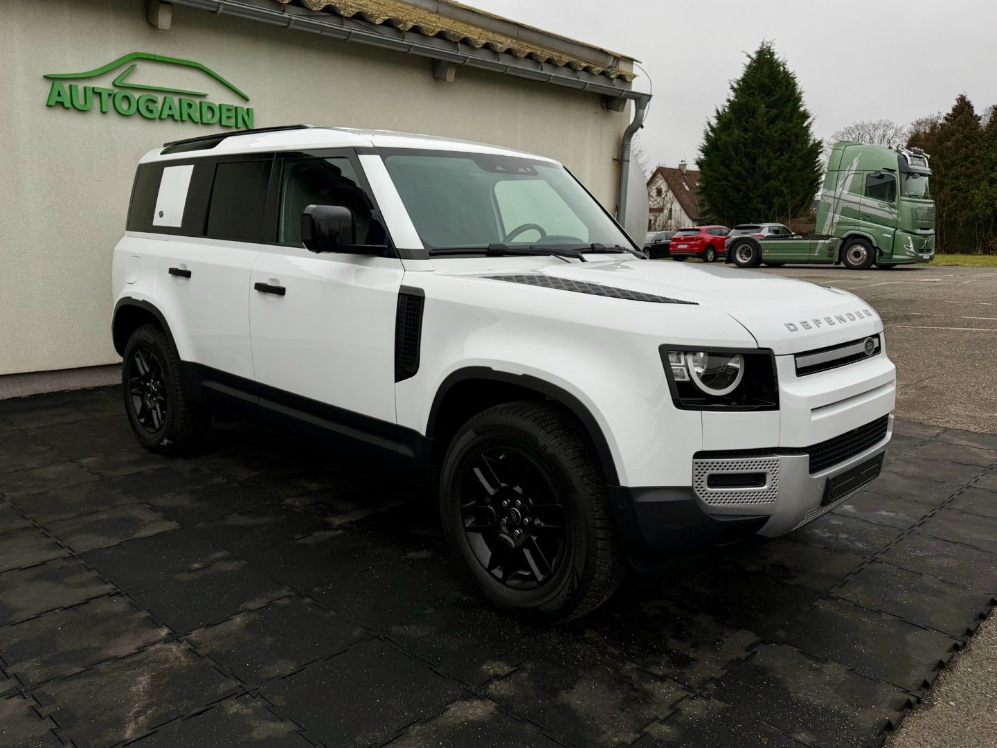 Land Rover Defender D240 177kW DPH záruka do 11/28