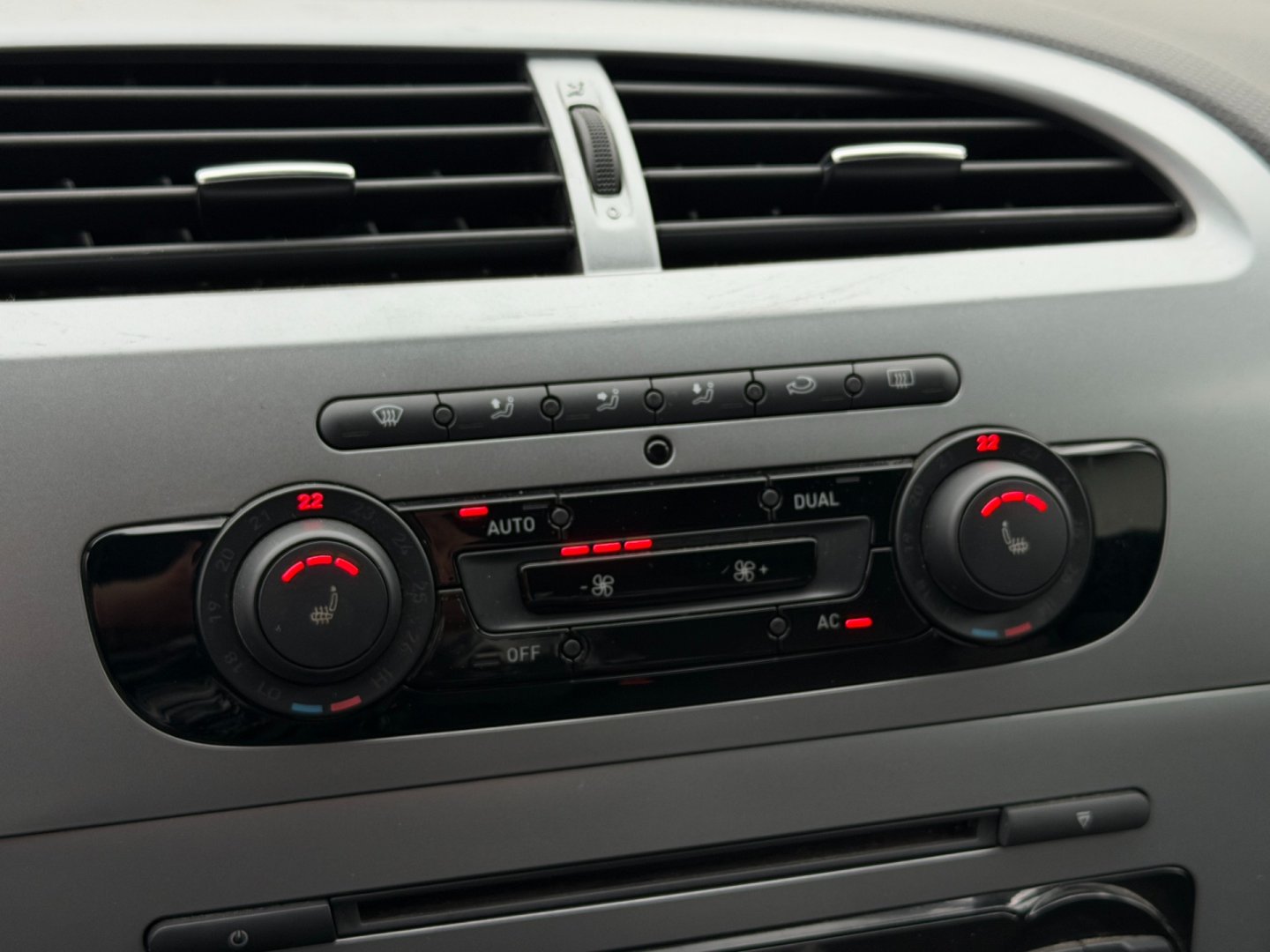 Seat Leon 2.0TDi 103kW, vyhr. sedadla