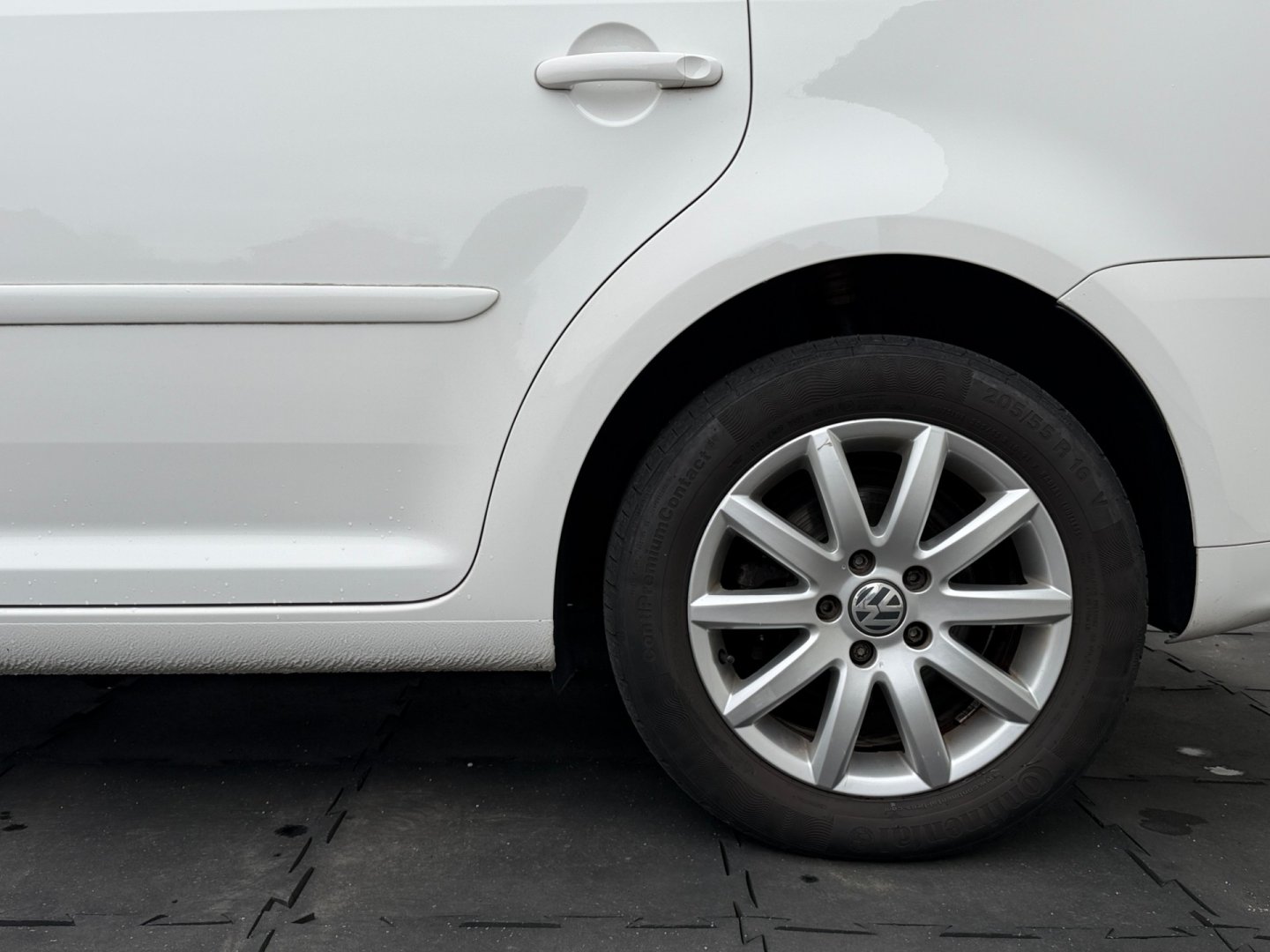 Volkswagen Touran 2.0 TDi 103kW R-Line, xenony