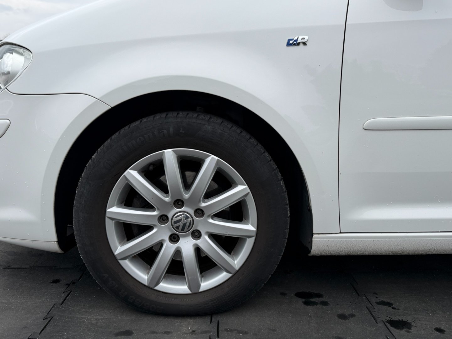 Volkswagen Touran 2.0 TDi 103kW R-Line, xenony