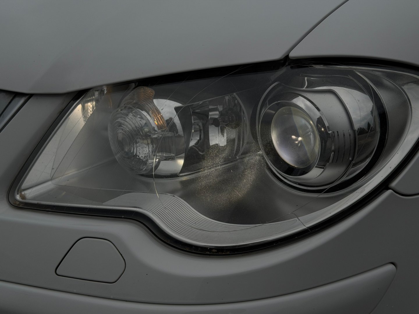 Volkswagen Touran 2.0 TDi 103kW R-Line, xenony