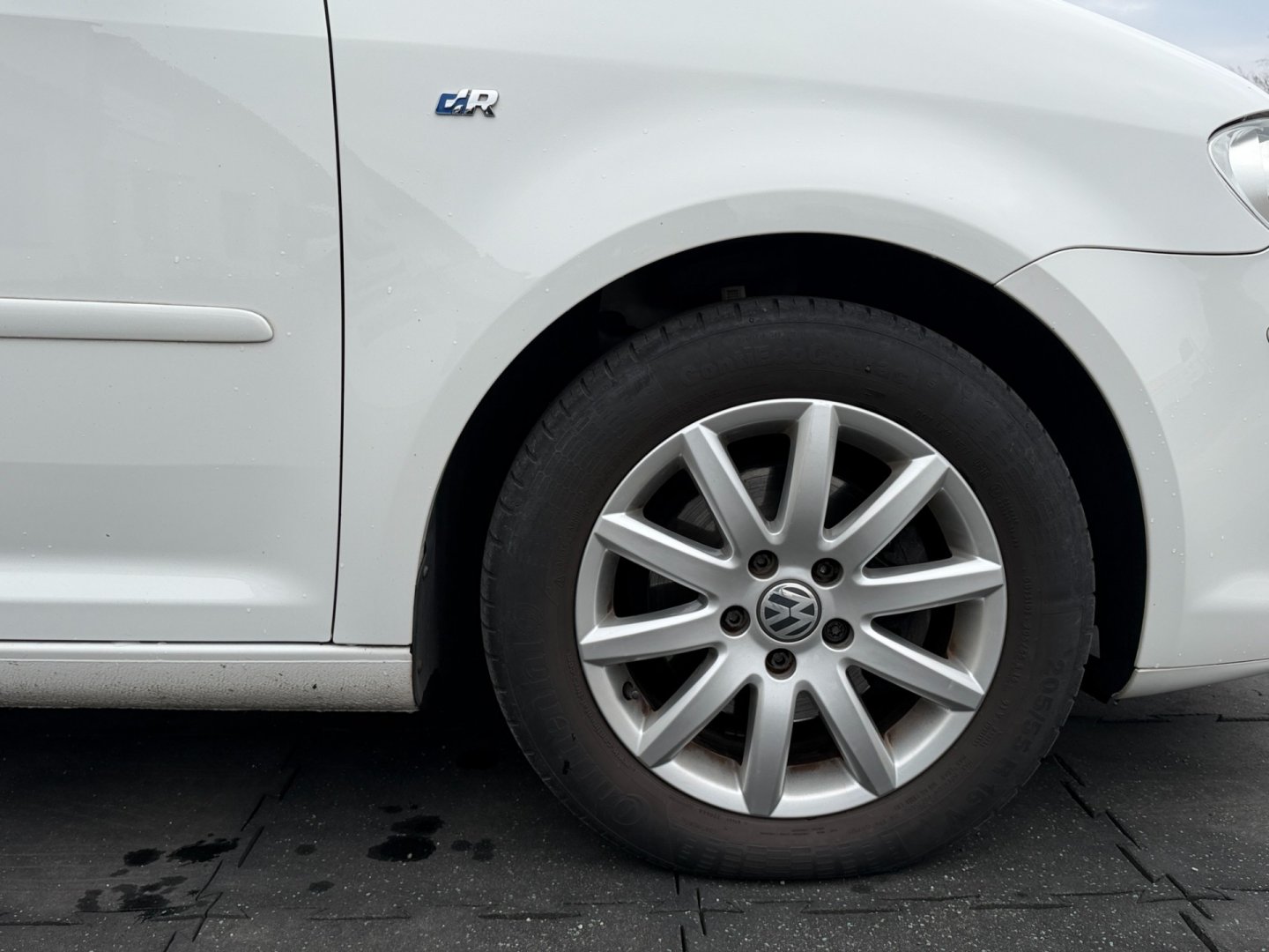 Volkswagen Touran 2.0 TDi 103kW R-Line, xenony