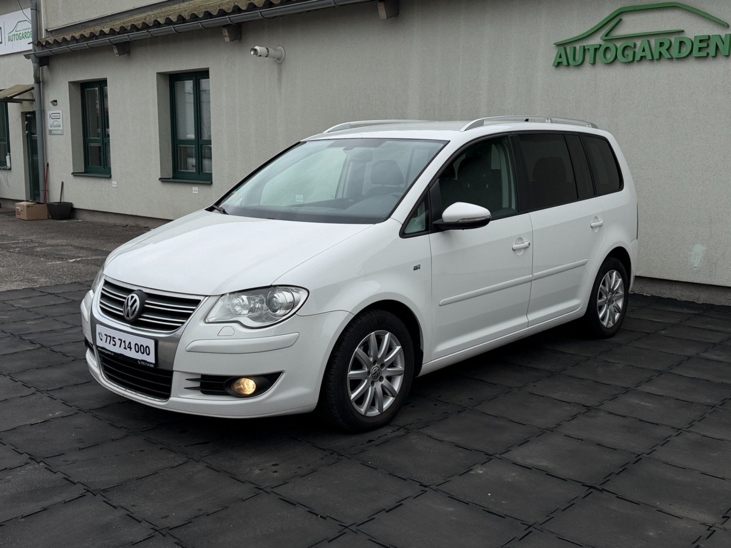 Volkswagen Touran 2.0 TDi 103kW R-Line, xenony