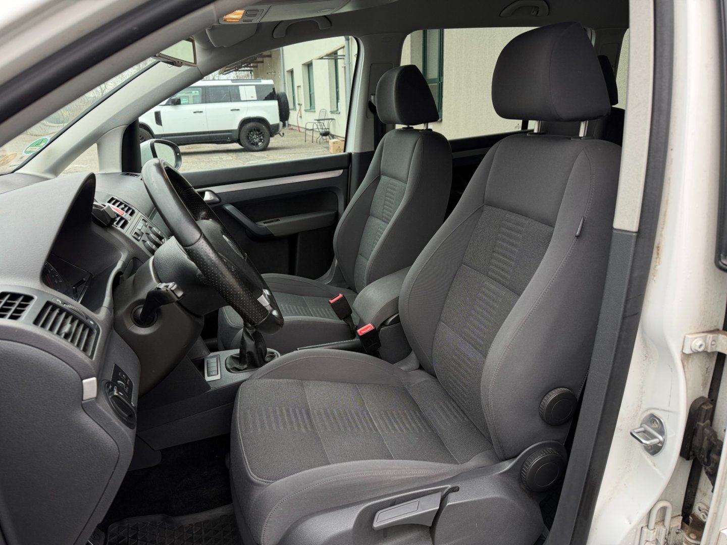 Volkswagen Touran 2.0 TDi 103kW R-Line, xenony