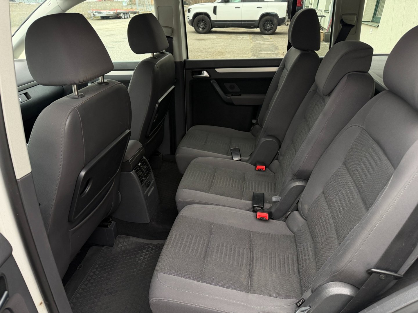 Volkswagen Touran 2.0 TDi 103kW R-Line, xenony