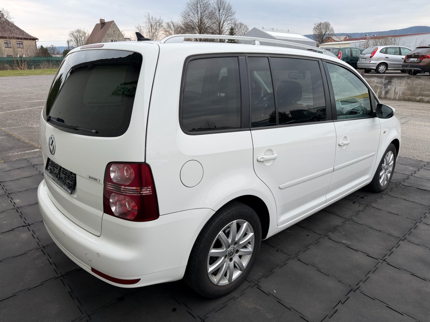 Volkswagen Touran 2.0 TDi 103kW R-Line, xenony