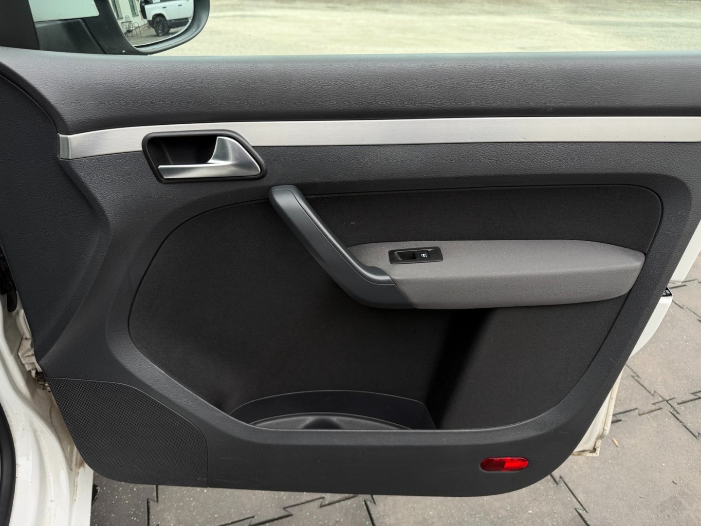 Volkswagen Touran 2.0 TDi 103kW R-Line, xenony