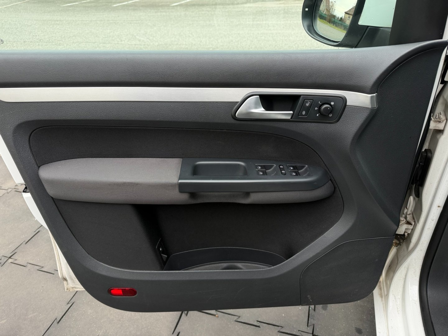 Volkswagen Touran 2.0 TDi 103kW R-Line, xenony