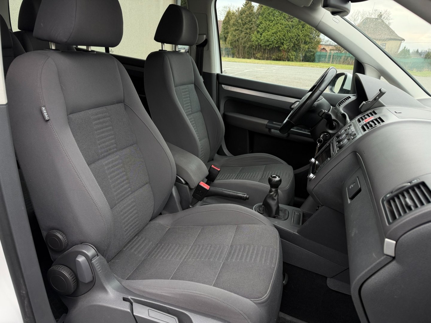 Volkswagen Touran 2.0 TDi 103kW R-Line, xenony