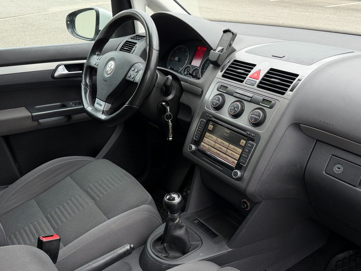 Volkswagen Touran 2.0 TDi 103kW R-Line, xenony