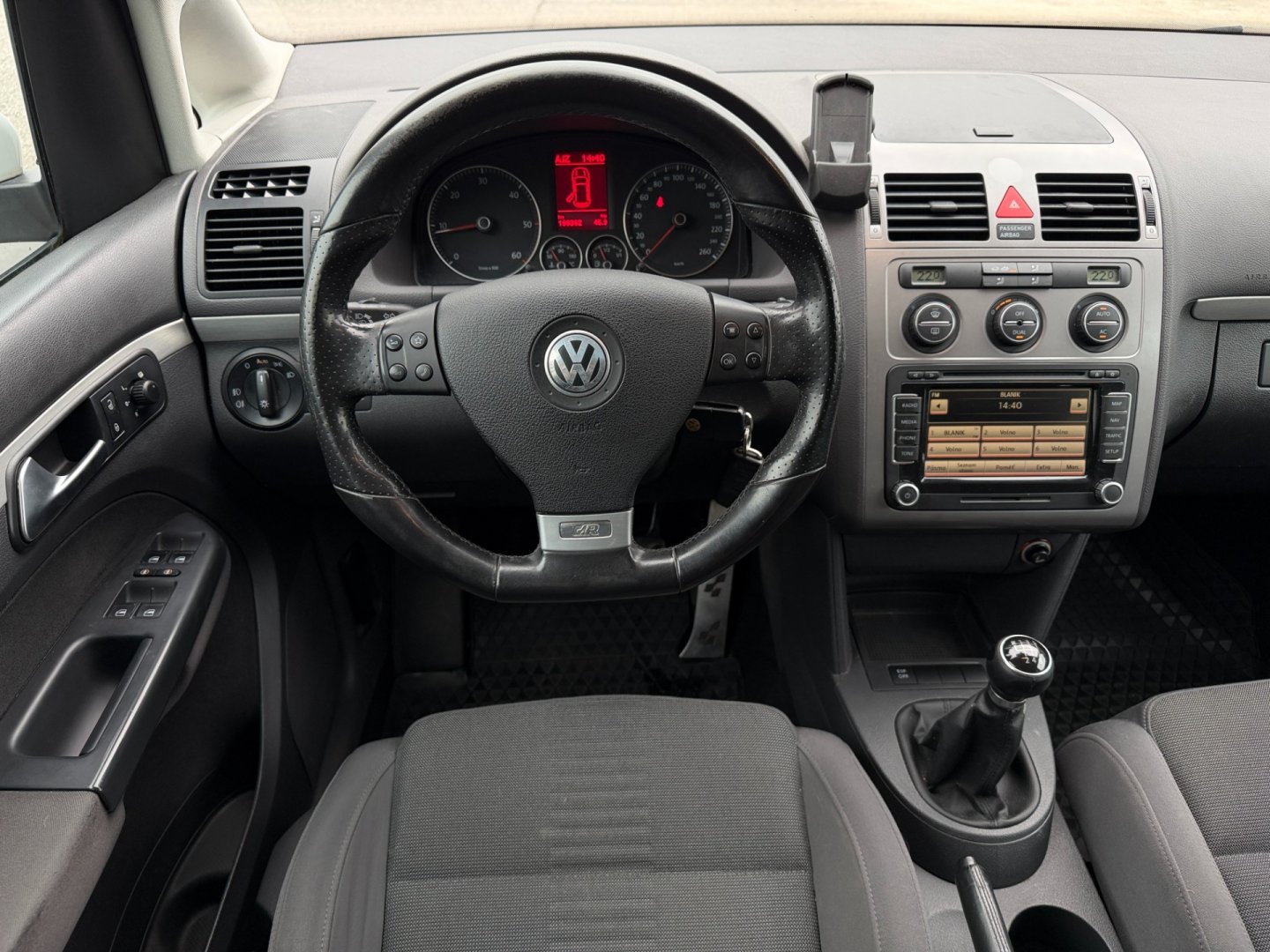 Volkswagen Touran 2.0 TDi 103kW R-Line, xenony