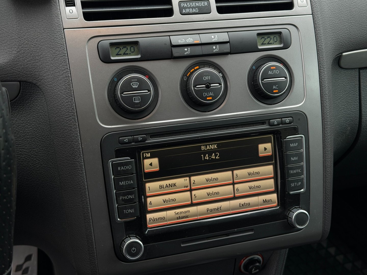 Volkswagen Touran 2.0 TDi 103kW R-Line, xenony