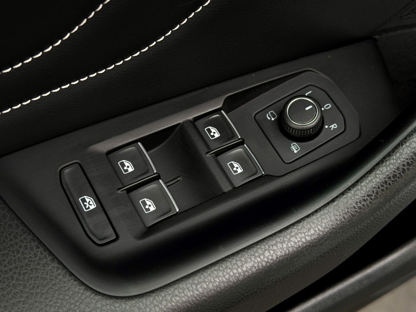 Volkswagen Passat 2.0TDi 110kW DSG Virtual, kůže