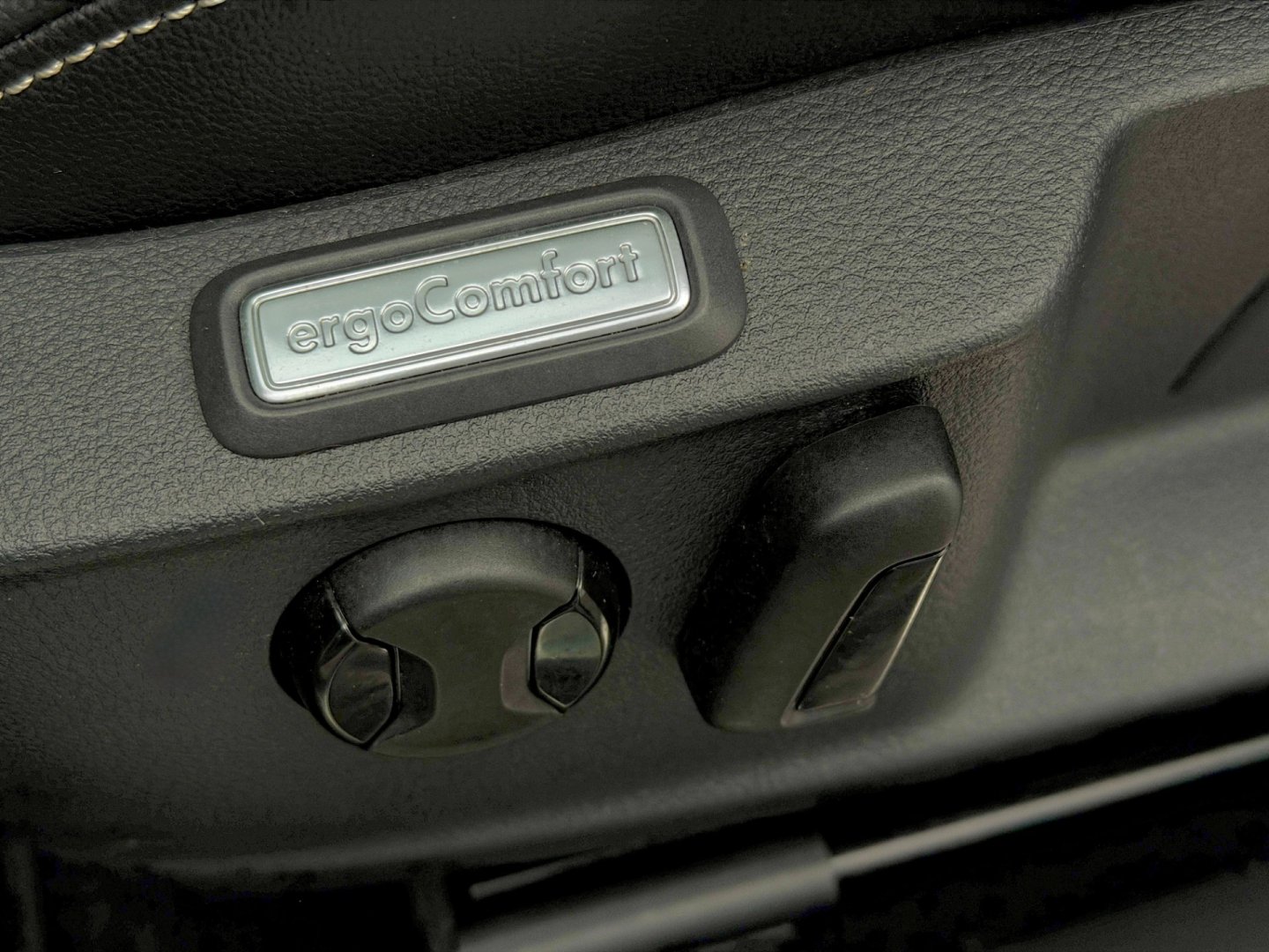 Volkswagen Passat 2.0TDi 110kW DSG Virtual, kůže