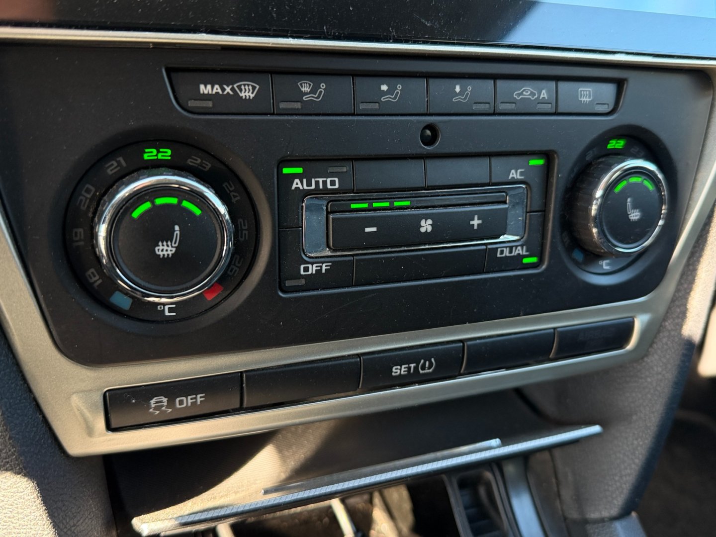 Škoda Octavia 2.0TDi 103kW výhřevy, navigace