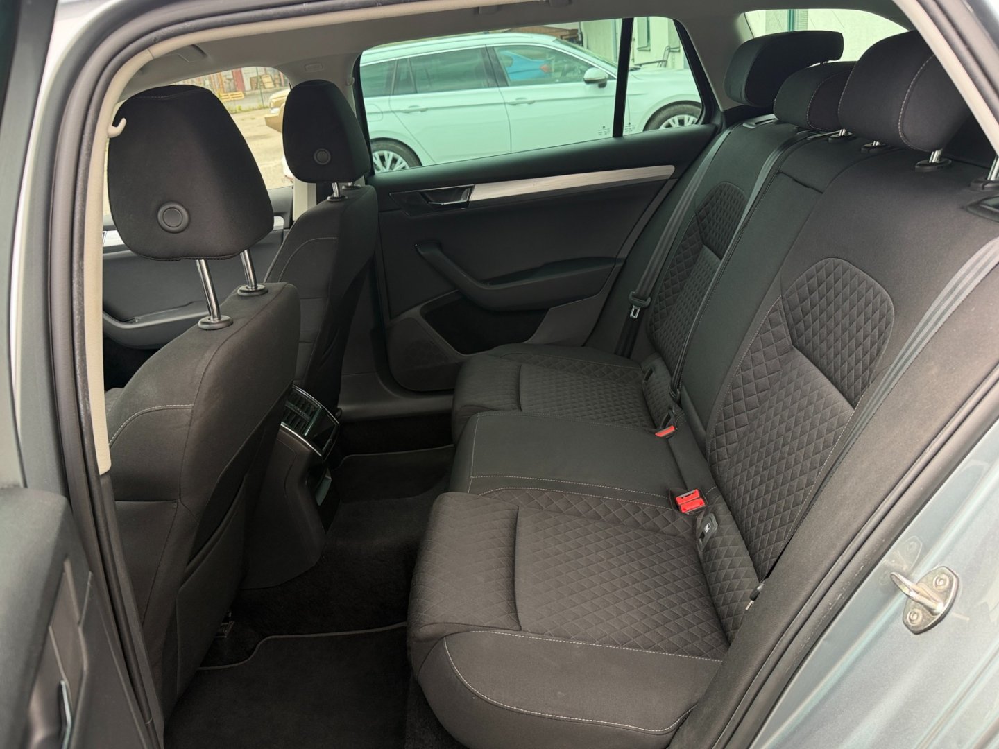 Škoda Superb 2.0TDi 147kW 4x4 DSG ACC