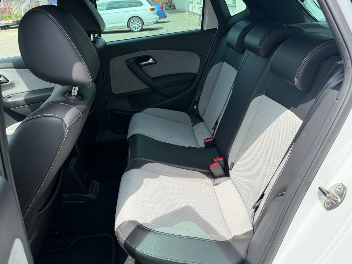 Volkswagen Polo Cross 1.4i 16V - perleť - TOP