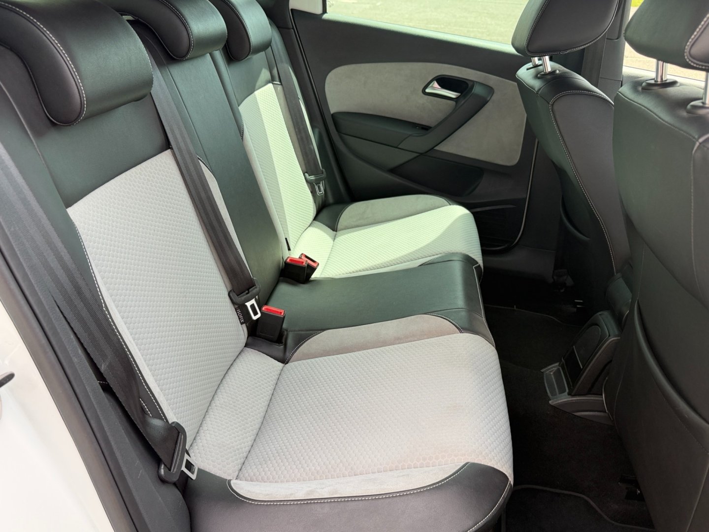 Volkswagen Polo Cross 1.4i 16V - perleť - TOP