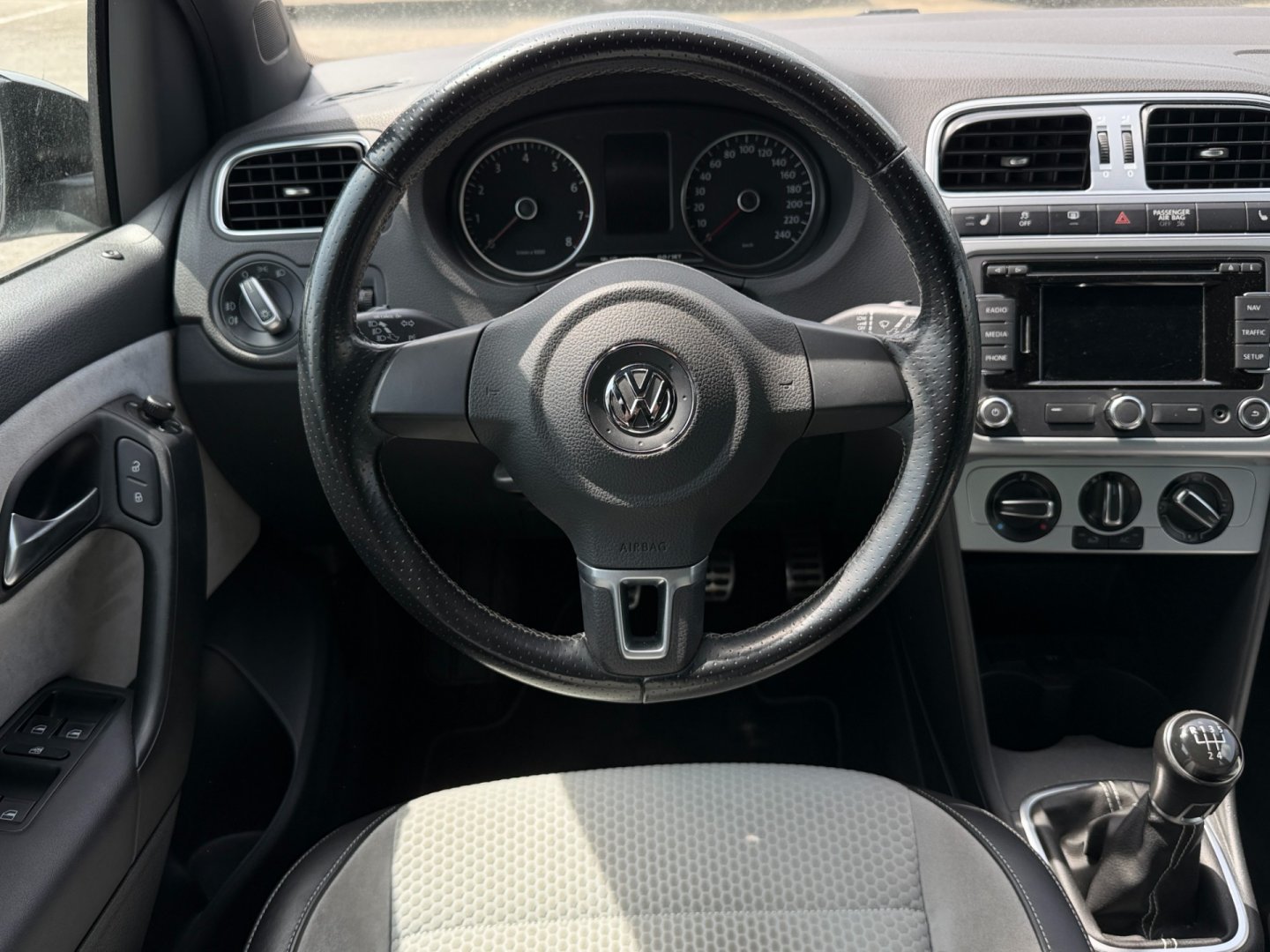 Volkswagen Polo Cross 1.4i 16V - perleť - TOP