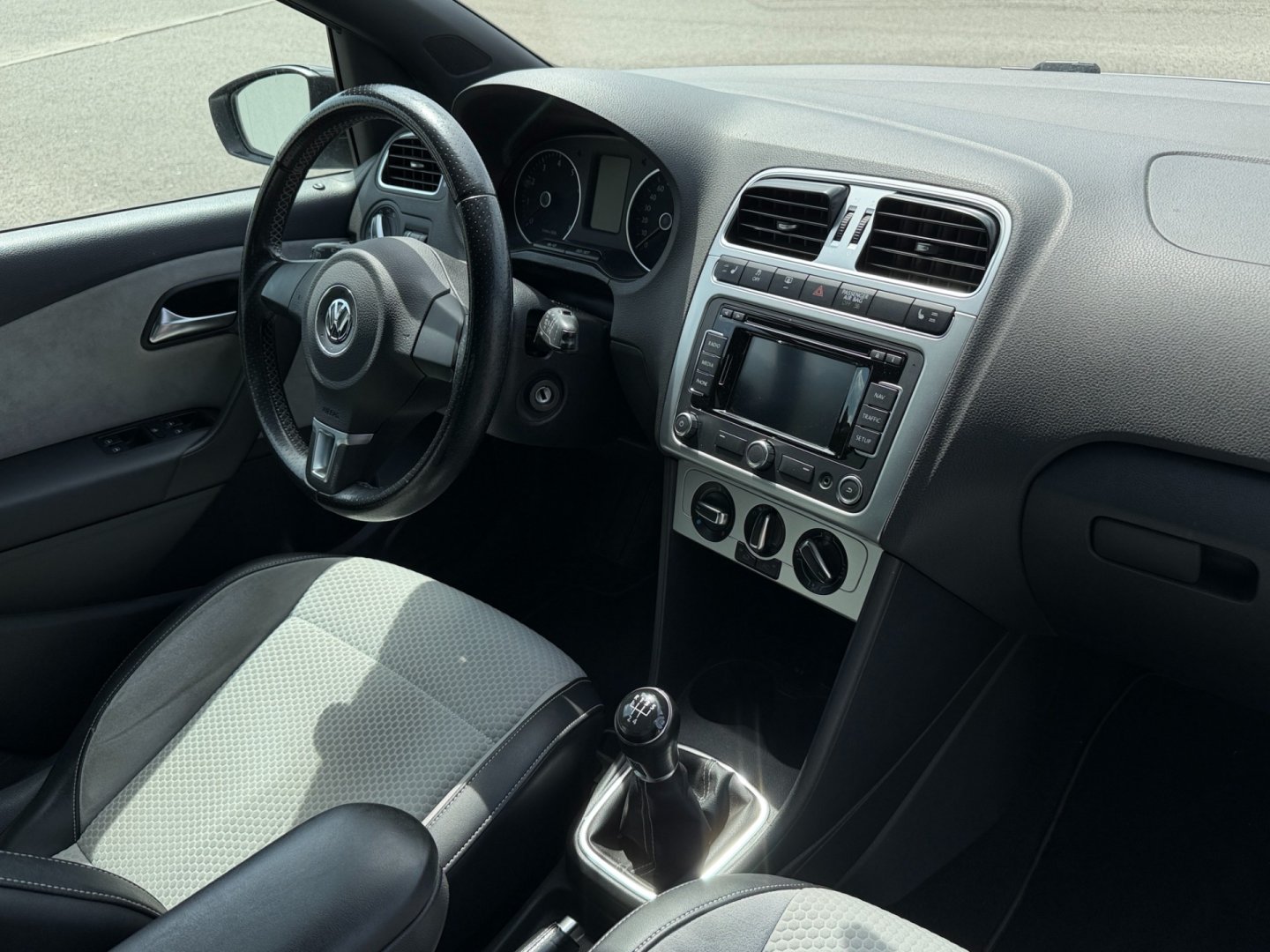 Volkswagen Polo Cross 1.4i 16V - perleť - TOP