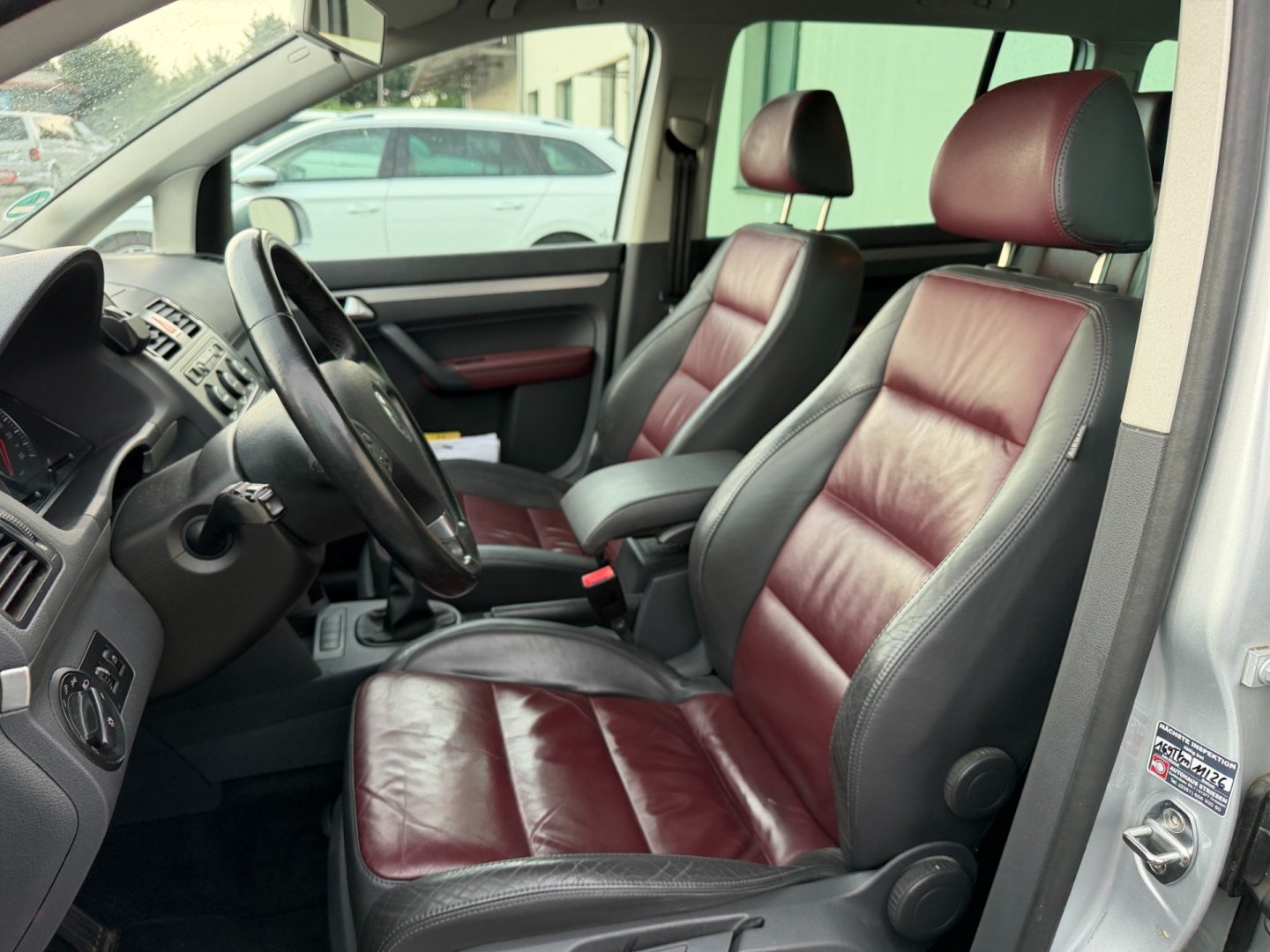 Volkswagen Touran 2.0TDi 125kW kůže, NAVi, tažné