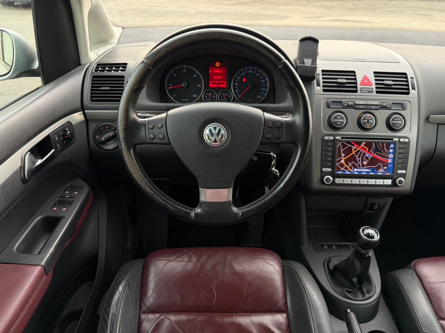 Volkswagen Touran 2.0TDi 125kW kůže, NAVi, tažné