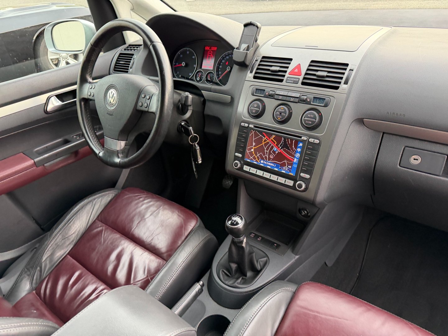 Volkswagen Touran 2.0TDi 125kW kůže, NAVi, tažné