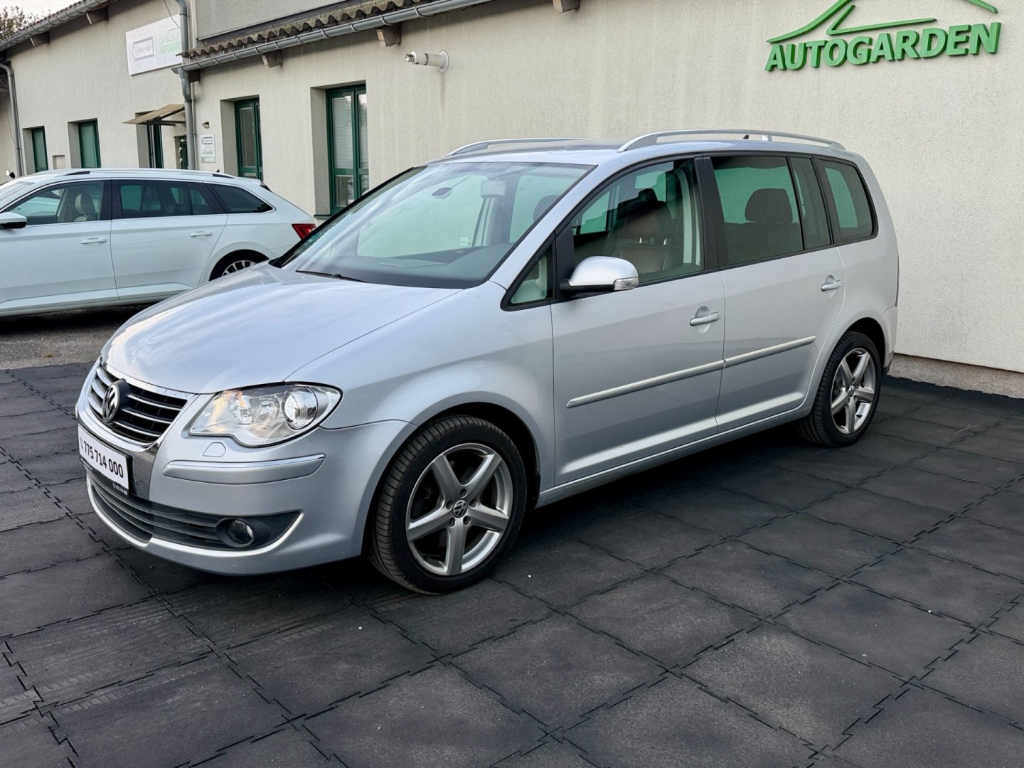 Volkswagen Touran 2.0TDi 125kW kůže, NAVi, tažné