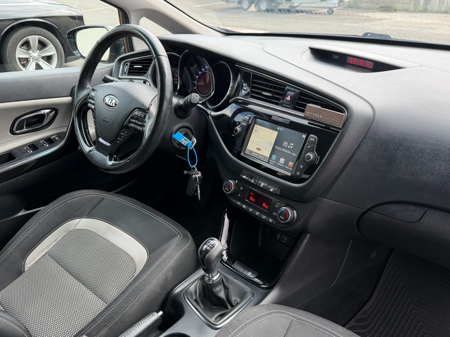 Kia Cee´d 1.6GDi park. kamera, 2x alu
