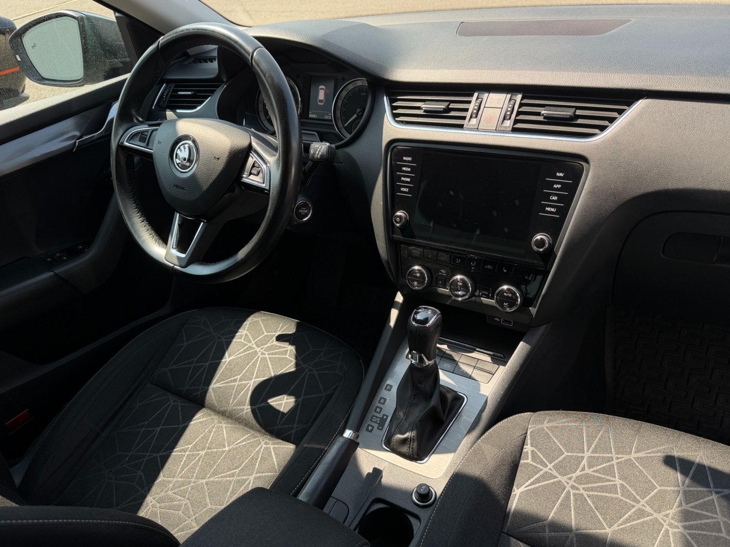 Škoda Octavia 2.0TDi DSG kessy LED, ACC, DCC