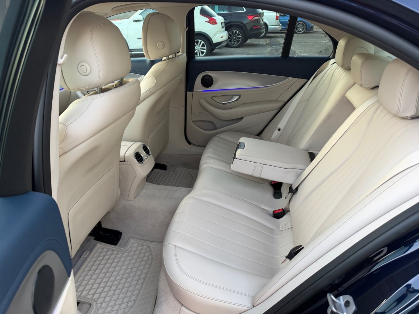 Mercedes-Benz Třídy E E220d 4Matic, Airmatic, 360°