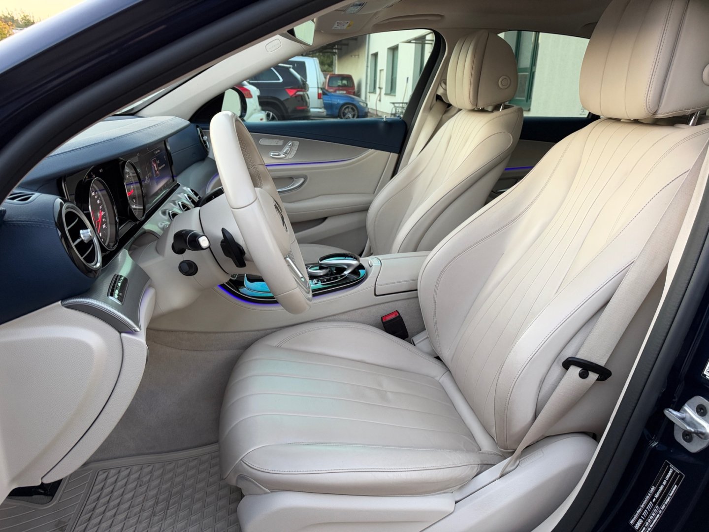 Mercedes-Benz Třídy E E220d 4Matic, Airmatic, 360°