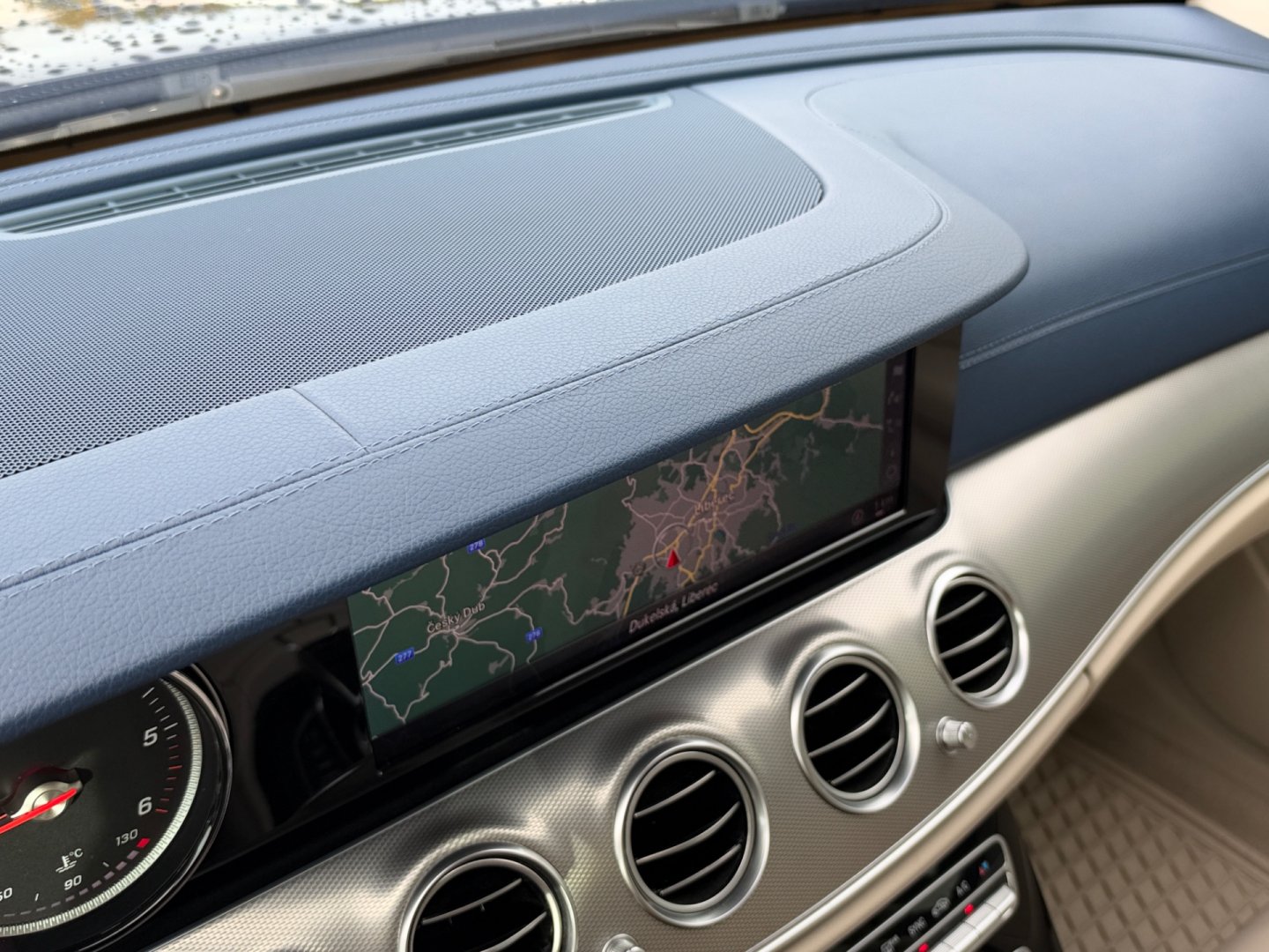 Mercedes-Benz Třídy E E220d 4Matic, Airmatic, 360°